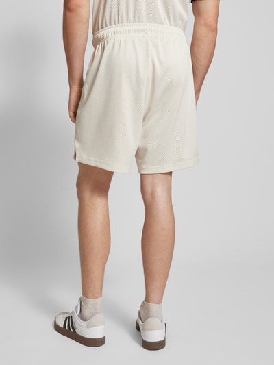 BLKVIS Regular Fit Shorts mit Logo-Stitching Offwhite 5