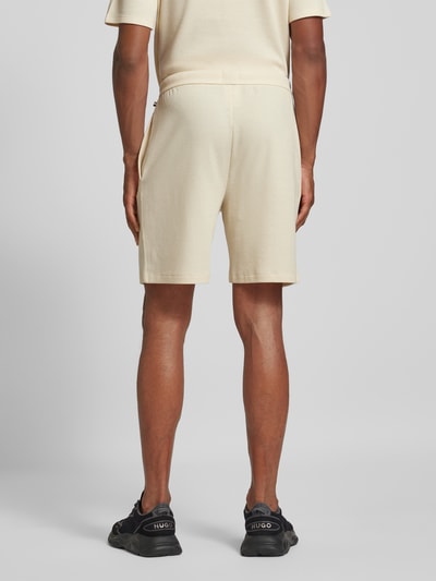 BOSS Regular Fit Sweatshorts mit Strukturmuster Sand 5