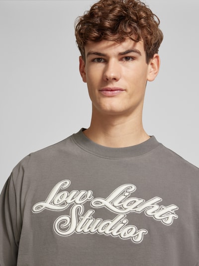 Low Lights Studios T-Shirt mit Label-Stitching Stein 3