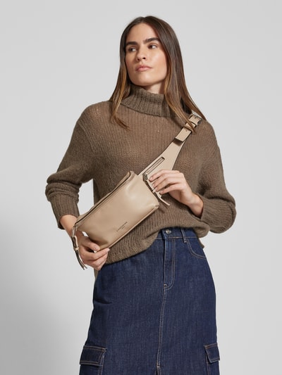 LIEBESKIND BERLIN Lederbauchtasche mit Dornschließe Modell 'HERA' Sand 1