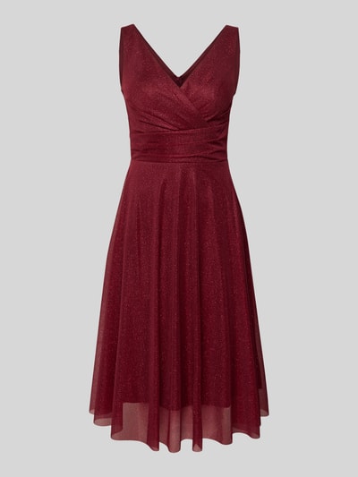 Produktfoto, Knielanges Cocktailkleid mit V-Ausschnitt von TROYDEN COLLECTION, szyfon, taliowany krój, długość do kolan, szerokie ramiączka, dekolt w serek i z tyłu, zamek błyskawiczny z tyłu, długość tyłu w rozmiarze 36: 85 cm, szerokość klatki piersiowej w rozmiarze 36: 43 cm, kolor bordowy, lekko połyskująca tekstura