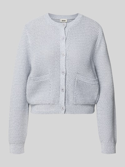 Produktfoto, Regular Fit kardigan rozpinany z bawełny model 'Biaphy' od Drykorn, nakładane kieszenie, okrągły dekolt, listwa guzikowa, elastyczne wykończenia, kolor jasnoszary, długość tyłu w rozmiarze S: 50 cm, długość rękawów: 65 cm, tekstura dzianiny.