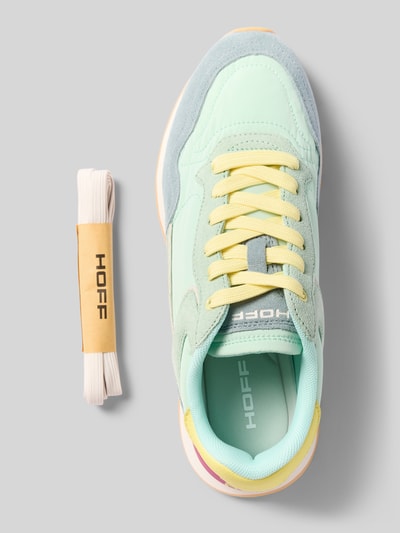 Produktfoto, Damen Sneaker aus Leder-Mix mit Logo-Detail Modell 'City' von HOFF, mintgrün-gelbe Farbtöne, abgerundete Passform, leicht profilierte Sohle, 4 cm Absatzhöhe, 7 cm Schafthöhe, 6 cm Schaftweite, beige Ersatzschnürsenkel.