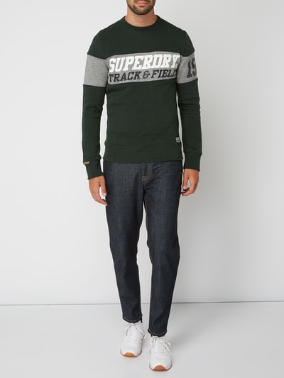 SUPERDRY Bluzka z dzianiny dresowej z gumowym nadrukiem z logo Ciemnozielony 1