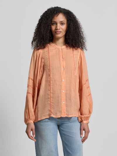 Kobiece modelka nosi Relaxed Fit Bluzka z perforowaniem, stójka, listwa guzikowa, długie rękawy, JAKE*S STUDIO WOMAN, przód pełny.