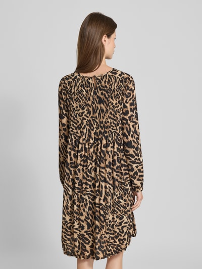 Betty Barclay Knielanges Kleid mit Rundhalsausschnitt und Smok-Details Black 5