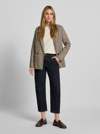 Vrouwenmodel draagt donkerblauwe Barrel Jeans uit mix van katoen en elastaan van Buena Vista, Dames Barrel Jeans, volledig frontaal.