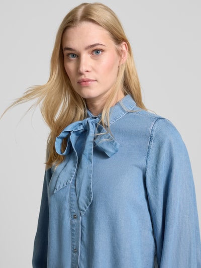 Christian Berg Woman Selection Regular Fit Schluppenbluse mit Knopfleiste Jeansblau 3