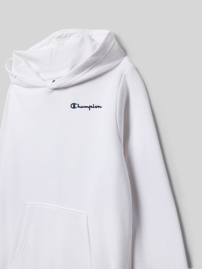 Produktfoto, weißer Hoodie mit Label-Stitchings und Känguru-Tasche von CHAMPION, Baumwoll-Mix, Regular Fit, glatte Textur