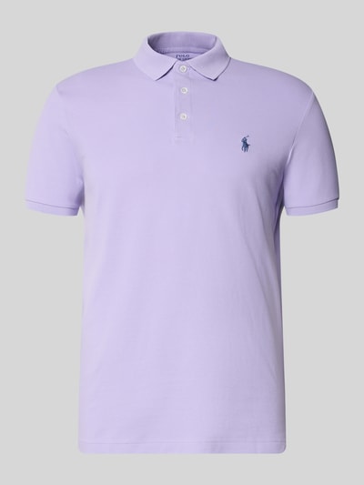 Produktfoto, Slim Fit Poloshirt aus Baumwoll-Mix von Polo Ralph Lauren in Flieder, unifarben, Piqué-Struktur, Logo-Detail links, kurze Knopfleiste.