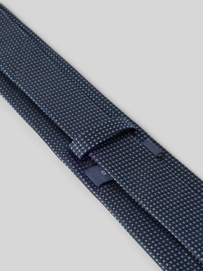 Produktfoto, Krawatte aus reiner Seide von Prince Bowtie in Dunkelblau mit Strukturmuster, klassische Passform, Teilungsnähte, 7 cm Breite
