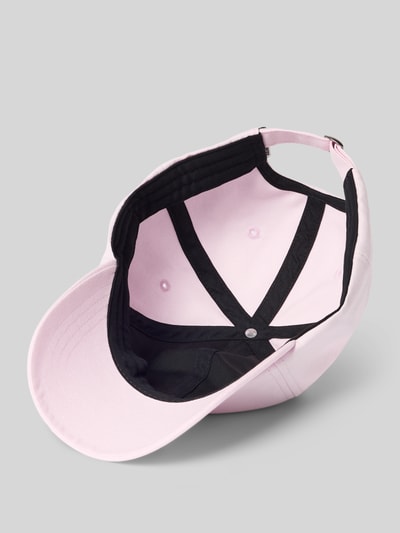 Productfoto, Basecap uit pure katoen model 'YENAAS CHANGEMAKER' van Armedangels, lichtroze, effen, motief-stiksel, geborduurde luchtgaatjes, verstevigde klep, verstelbare band.
