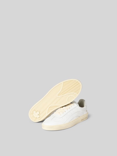 Produktfoto, Sneaker mit Label-Detail von Dsquared2 für Herren in Weiß mit abgerundeter Spitze, Schnürverschluss, strukturierter Sohle, Absatzhöhe 3 cm und Schafthöhe 7 cm bei Größe 44