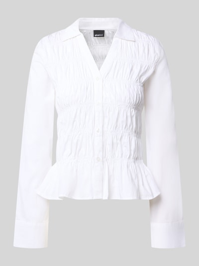 Produktfoto, Slim Fit Bluse mit Smok-Details von Gina Tricot, weiße Bluse aus reiner Baumwolle mit Hemdblusenkragen und V-Ausschnitt