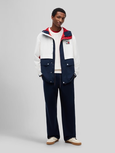 Tommy Jeans Regular Fit Jacke aus Nylon mit Logo-Patch Marine 1