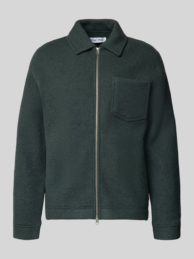 Produktfoto, Hemdjacke mit Reißverschluss Modell 'HANNES' von Samsøe Samsøe aus Reiner Wolle in Dunkelgrün, Regular-Fit, Kentkragen, Brusttasche