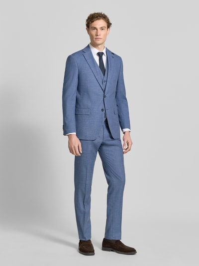 Mężczyzna nosi Modern Fit 2-Knopf-Sakko mit Pattentaschen Modell 'Ezzo' von DIGEL, mieszanka materiałów z wiskozą, kolor jasnoniebieski, klapa z klapami, długość tyłu 74 cm, szerokość w rozmiarze 50: 45 cm, długość rękawa 64 cm, pełny widok z przodu.