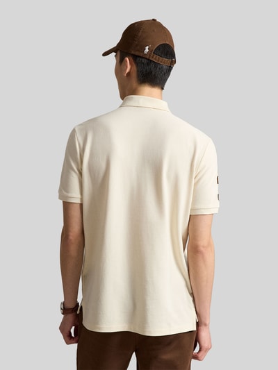 Polo Ralph Lauren Koszulka polo o kroju regular fit z czystej bawełny z naszywkami i haftami Piaskowy 5