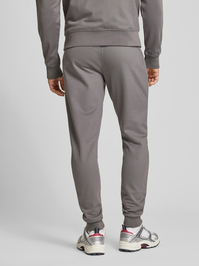 Ellesse Tapered Fit Trackpants mit Label-Badge Modell 'BERTONI' Mittelgrau 5