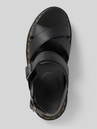 Produktfoto, Sandalette aus Leder Modell 'Voss II' von Dr. Martens, czarne paski, zaokrąglony nosek, klamra, wysokość obcasa 4 cm, damska