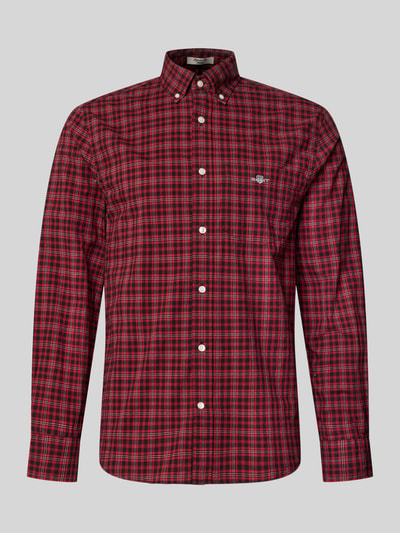 Produktfoto, Vrijetijdsoverhemd met knoopsluiting van Gant in rood-blauw ruitpatroon, puur katoen, regular fit, button-downkraag, borstzak, labelstitching, ruglengte maat M 76 cm, schouderbreedte 56 cm, mouwlengte 65 cm