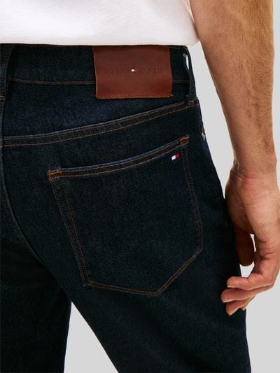 Tommy Hilfiger Jeansy o kroju regular fit z mieszanka bawełny, w 5 kieszeni, model 'DENTON' Ciemnoniebieski 3