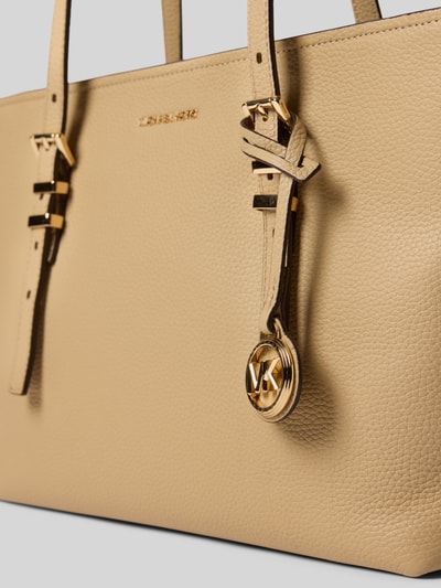 Produktfoto, Tote Bag aus echtem Leder mit Logo-Applikation Modell 'Quinn' von MICHAEL Michael Kors, beige, goldene Details, strukturierte Oberfläche