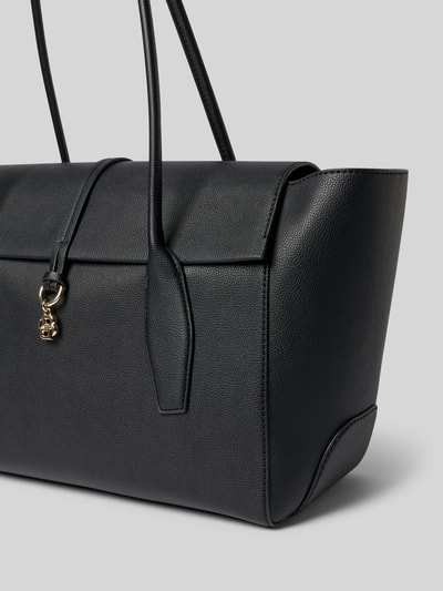 Produktfoto, Shopper mit Magnetverschluss Modell 'NERISSA' von BOSS aus schwarzem, glattem Leder, prostokątny kształt, jednolita optyka, logo z przodu