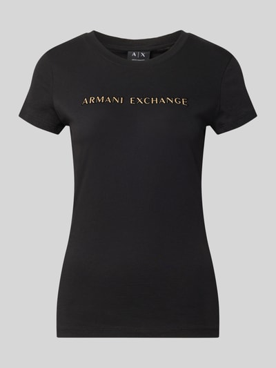 Produktfoto, czarny Slim Fit T-Shirt aus reiner Baumwolle von Armani Exchange, detal z logo, okrągły dekolt, długość tyłu w rozmiarze S: 59 cm