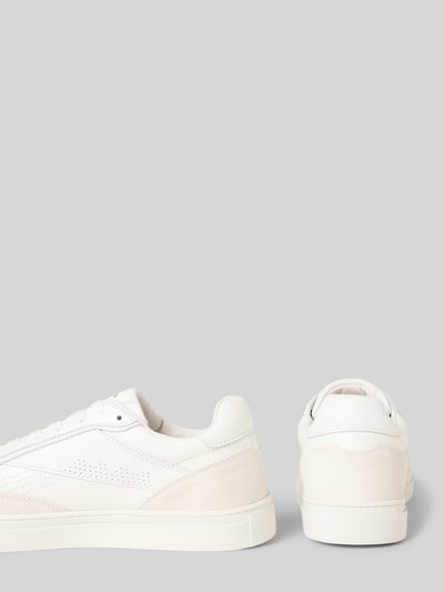 Produktfoto, Sneaker aus echtem Leder mit Logo-Detail von Copenhagen, weiß, abgerundete Passform, Schnürverschluss, Absatzhöhe 3 cm, Schafthöhe 8 cm, Schaftweite 9 cm, strukturierte Oberfläche