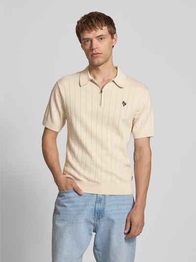 REVIEW Slim Fit Poloshirt mit Label-Stitching Ecru 4