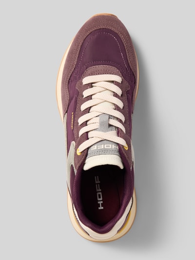 Produktfoto, Sneaker aus Leder-Mix mit Logo-Detail Modell 'City' von HOFF, abgerundete Passform, lila, beige, Schnürverschluss, Detailaufnahme, Damen Sneaker, Absatzhöhe 2 cm, Schafthöhe 9 cm, Schaftweite 8 cm