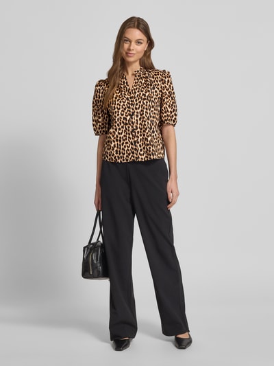 Christian Berg Woman Selection Bluzka o kroju regular fit ze zwierzęcym wzorem i dekoltem w serek Beżowy 1