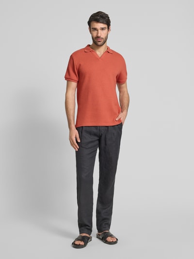 MCNEAL Koszulka polo o kroju regular fit z dekoltem w serek Terakotowy 1