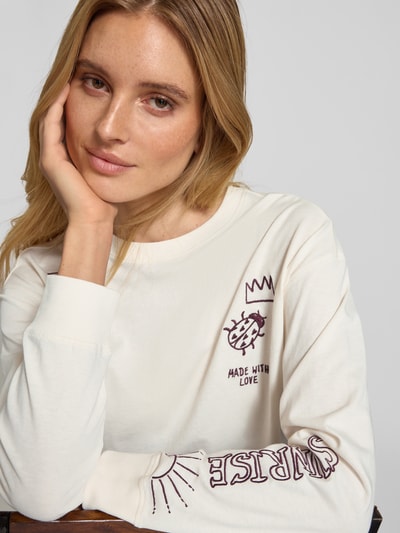 Jake*s Casual Longsleeve mit Motiv- und Statement-Stitching Offwhite 3