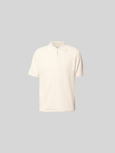 Produktfoto, Regular Fit Poloshirt aus Baumwolle von Closed für Herren, Reine Baumwolle, Strukturmuster, Polokragen mit Reißverschluss, kurzärmelig, Farbe creme, Rückenlänge bei Größe M 65 cm