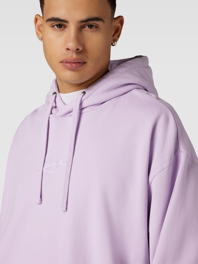 KARL KANI Hoodie mit rückseitigem Label- und Motiv-Print Flieder 3