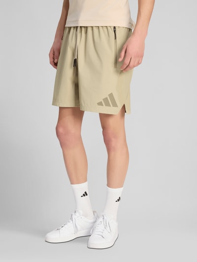 adidas Sportswear Trainingsshorts mit Logo Print Khaki 4