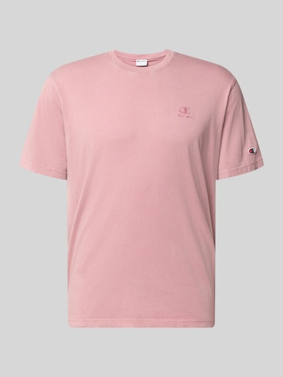 Produktfoto, T-Shirt mit Label-Stitching und Rundhalsausschnitt von CHAMPION in Rosa, Reine Baumwolle, Regular-Fit, Rückenlänge 67 cm bei Größe M