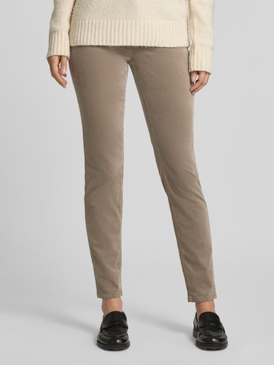 Vrouwenmodel draagt smalle broek uit katoenmix met modal aandeel Model 'SILEA' van Marc Cain, dames smalle broek, vooraanzicht volledige lengte