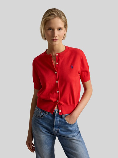 Frauenmodel trägt Slim Fit Strickjacke aus Baumwoll-Mix von Polo Ralph Lauren, Optik: Unifarben, Rundhals, Kurzarm, Strick, Ganzkörperansicht von vorne.