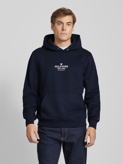 Tommy Hilfiger Hoodie mit Label-Print und Känguru-Tasche Marine 4