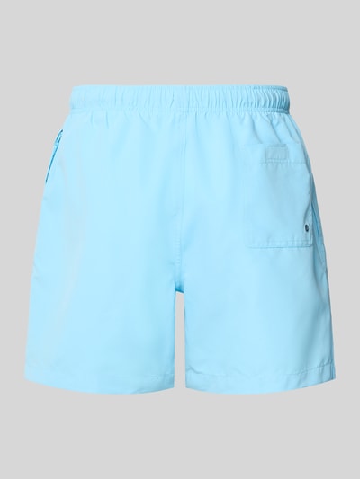 Produktfoto, Badehose mit Gesäßtasche und Logo-Stitching von MCNEAL in Hellblau, Loose-Fit, Elastischer Bund mit Kordelzug, Klettverschluss