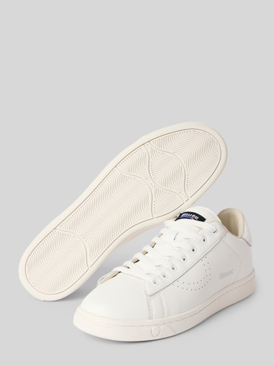 Produktfoto, Sneaker aus echtem Leder Modell 'LOWELL01' von Blauer USA in Weiß, abgerundete Form, Belüftungslöcher, strukturierte Sohle