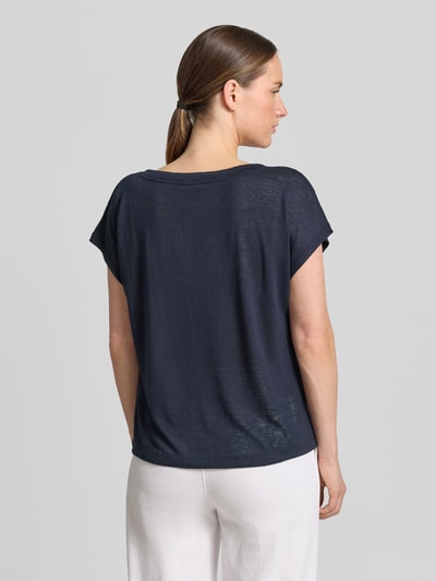 Vrouwenmodel draagt T-shirt uit viscosemix met V-hals van Zero, regular fit, kapmouwen, ruglengte maat 36: 56 cm, geheel achteraanzicht