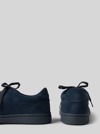 Produktfoto, Sneaker aus echtem Leder Modell 'Baltimoore' von Geox in Dunkelblau, abgerundete Passform, Logo-Prägung, Rückansicht