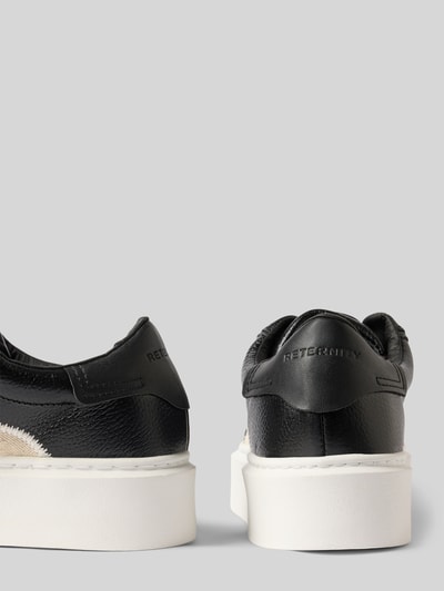 Produktfoto, Sneaker aus echtem Leder Modell 'LE PROMENEUR' von RETERNITY, czarna skóra, zaokrąglony krój, podeszwa gładka, sznurowanie, wysokość obcasa w rozmiarze 44: 4 cm, wysokość cholewki w rozmiarze 44: 7 cm, szerokość w rozmiarze 44: 9 cm