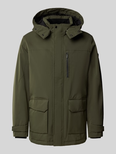 Produktfoto, Jacke mit Pattentaschen und Ärmelriegeln von bugatti in Olivgrün, Regular Fit, Kapuze, Stehkragen, verdeckter Reißverschluss, Reißverschlusstasche, strukturierte Oberfläche