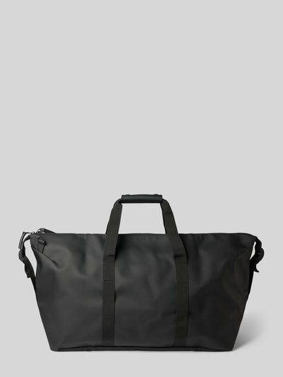 Productfoto, Weekend Bag met logo-detail Model 'Hilo' van Rains in zwart, Hoofdvak met ritssluiting, Afneembare schouderband, maat 1: Breedte 78 cm, Lengte 44 cm, Diepte 28 cm, schouderbandlengte 84 cm