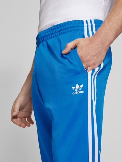 adidas Originals Spodnie dresowe z wyhaftowanym logo Królewski niebieski 3